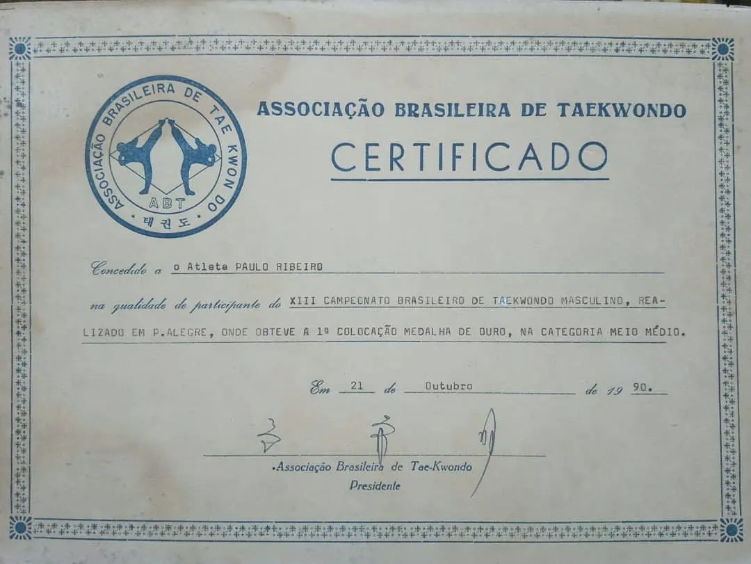 Certificado da Associação Brasileira de Taekwondo concedido ao atleta Paulo Ribeiro pelo 1º lugar no XIII Campeonato Brasileiro de Taekwondo, em Porto Alegre, em 21 de outubro de 1990